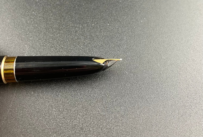 Montblanc Meisterstück No. 12 Fountain Pen 18K Gold Medium Nib Serviced