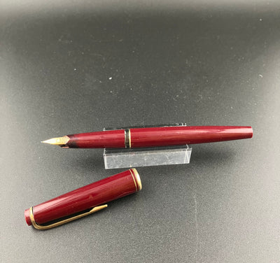 Montblanc 221 Burgundy Cartridge/Converter Fountain Pen 14K Gold Fine Nib Parts or Repair