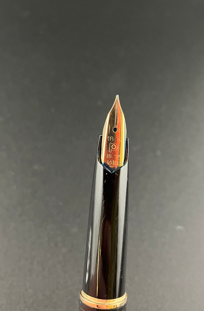 Platinum Engraved Scroll Fountain Pen 18K Gold Soft-Fine Nib