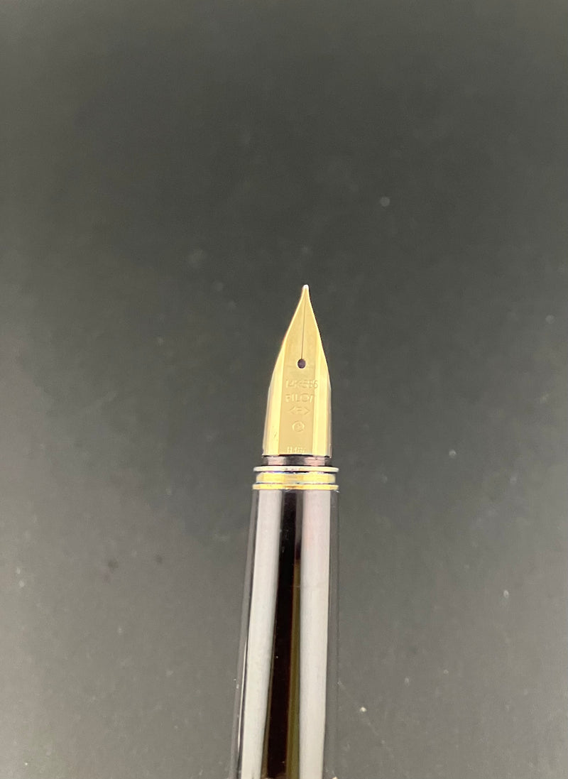 Pilot Deluxe Phoenix Maki-e Fountain Pen 18K Gold, Fine Nib