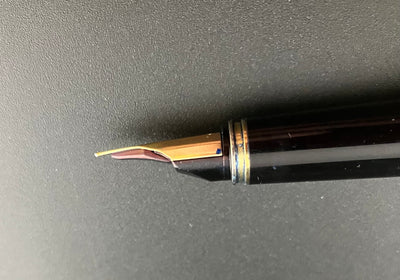 Pilot Deluxe Phoenix Maki-e Fountain Pen 18K Gold, Fine Nib