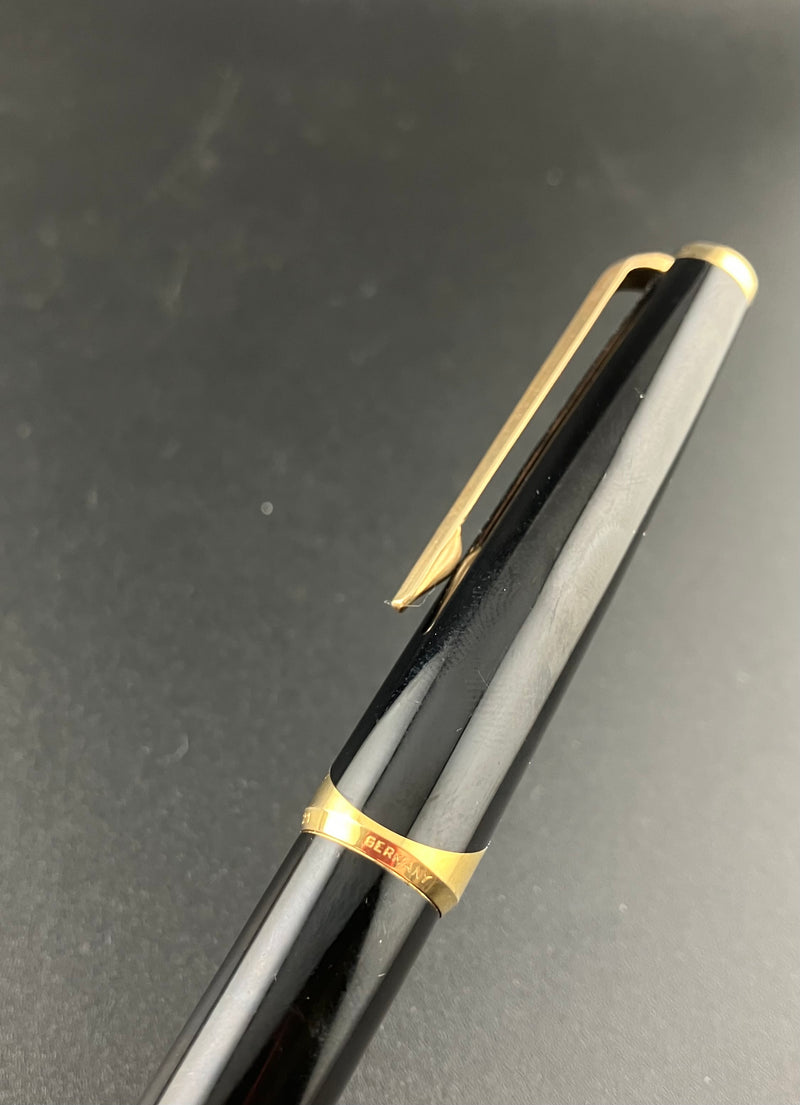 Montblanc Meisterstück No. 121 Fountain Pen 18k Gold EF Nib Serviced