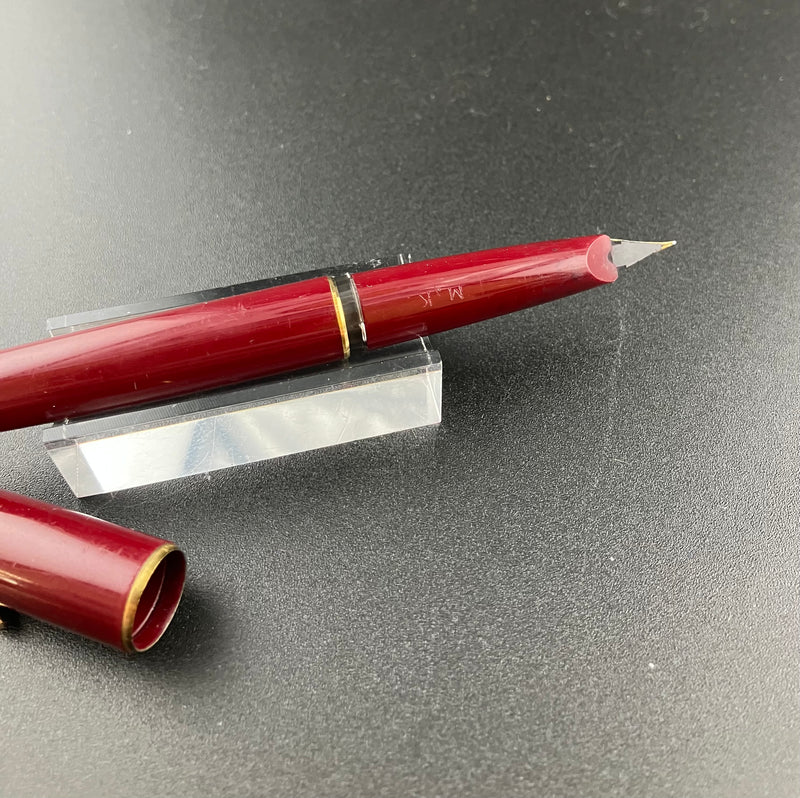 Montblanc 221 Burgundy Cartridge/Converter Fountain Pen 14K Gold Fine Nib Parts or Repair