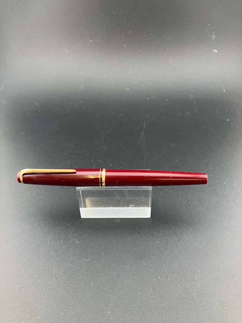 Montblanc No. 22 Resin Fountain Pen 14C Gold Fine Nib Serviced Burgundy