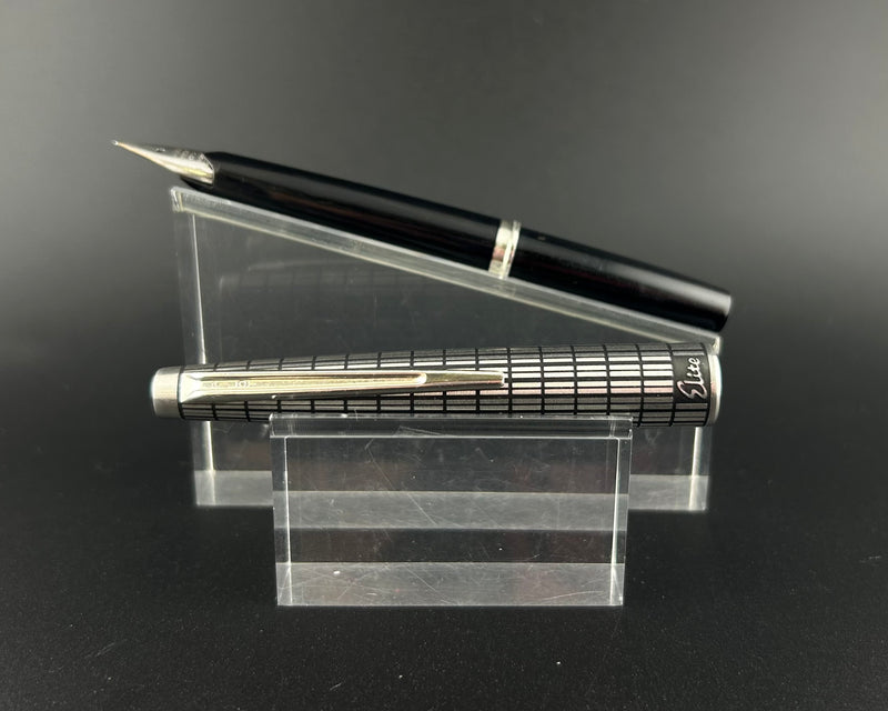 Pilot Elite Short Pocket Fountain Pen Black Plaid Checkered 18K Gold Fine Nib