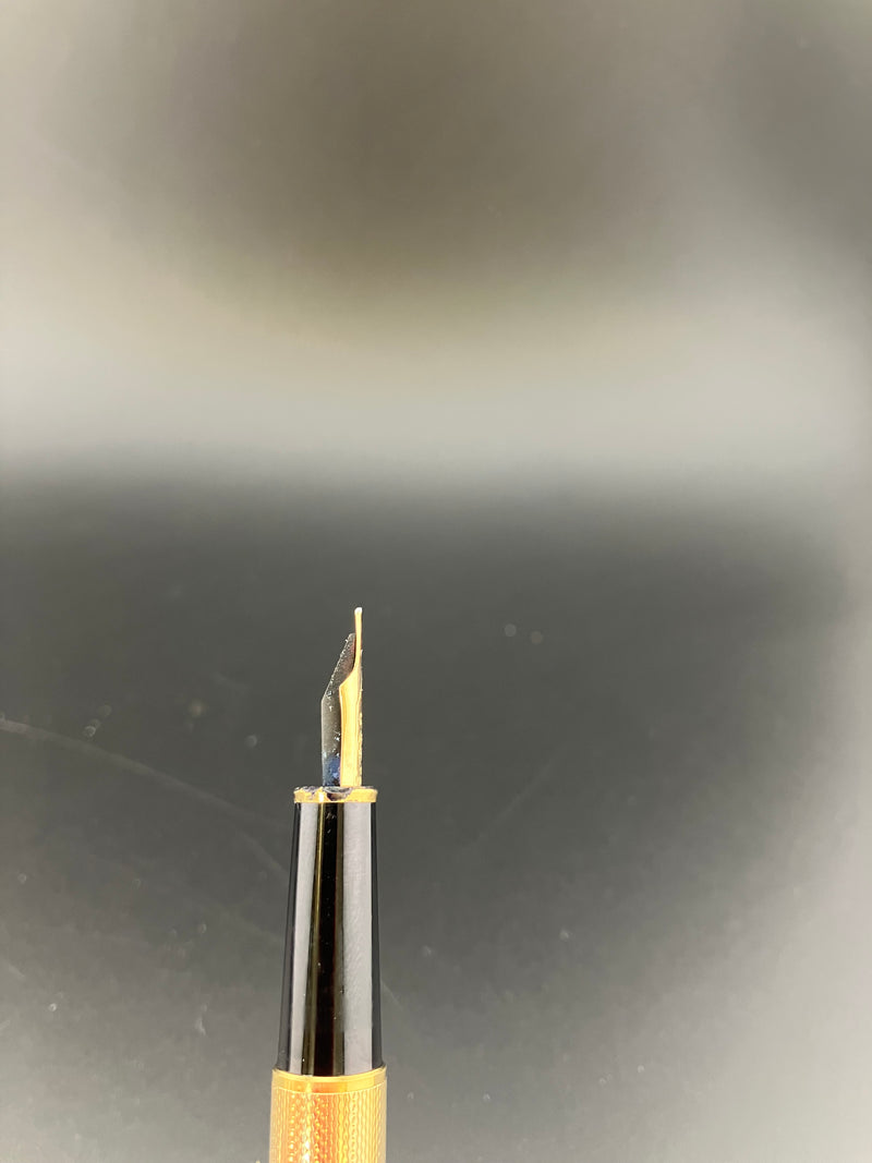 Montblanc No. 1444 Solitaire Barleycorn Gold Plated Fountain Pen 18K Gold Fine Nib