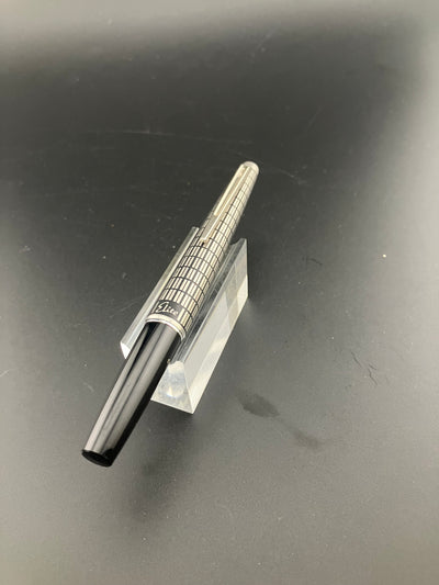Pilot Elite Pocket Fountain Pen 18K WG Fine Nib Checkered Plaid July 9 1978