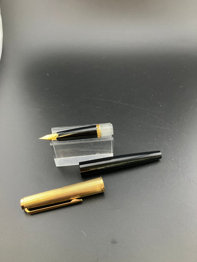 Montblanc Meisterstück No. 1246 Chased Gold Fountain Pen 18K Fine Nib Cartridge Box W Germany