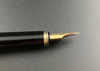 Pilot Deluxe Phoenix Maki-e Fountain Pen 18K Gold, Fine Nib