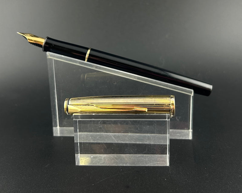 Parker Insignia Custom Fountain Pen Fine Nib Black Lacquer Dimonite