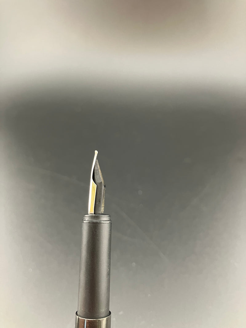 Montblanc Noblesse VIP Fountain Pen 1st Gen 14K Fine Nib Black Titanium Oxide