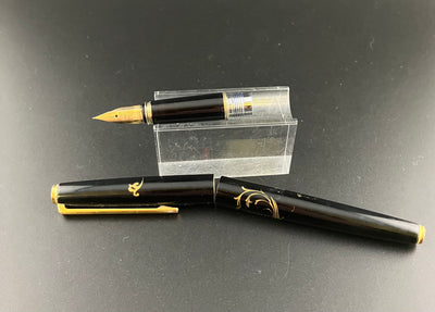 Pilot Deluxe Phoenix Maki-e Fountain Pen 18K Gold, Fine Nib