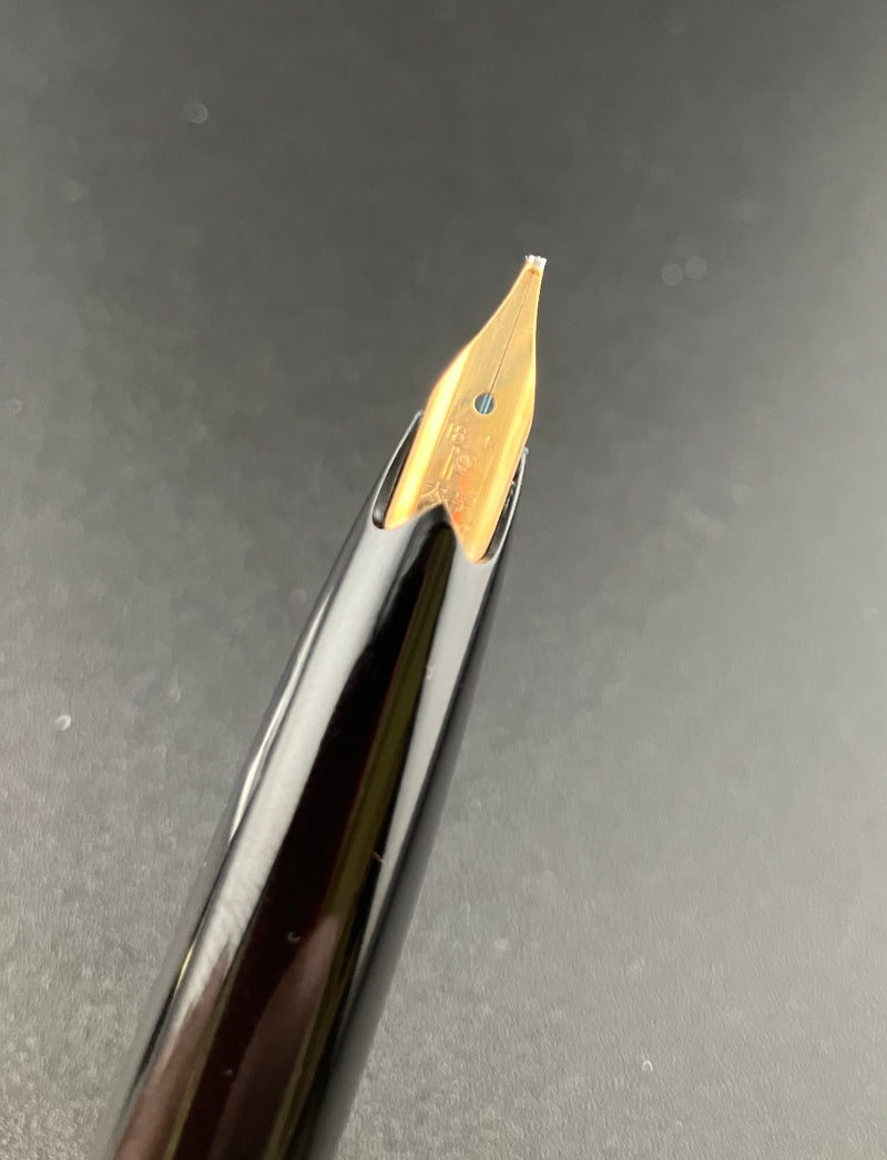 Platinum Black Resin 18K NOS Pocket Fountain Pen 18K Gold Broad Nib