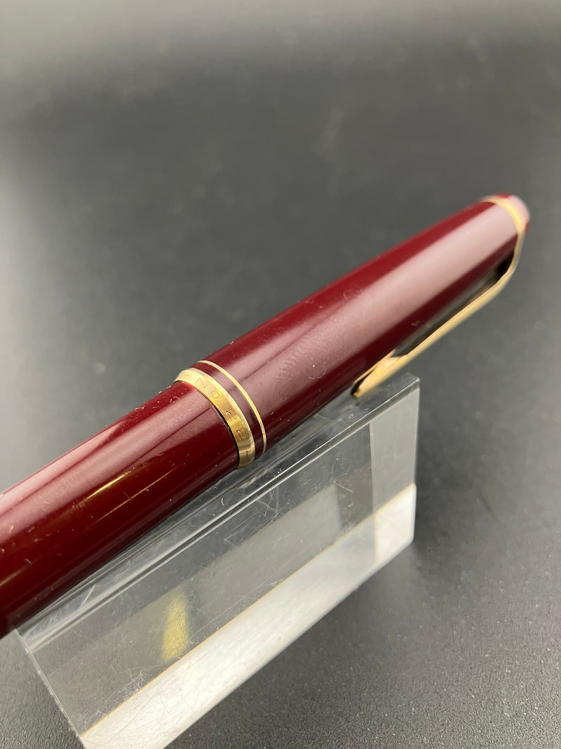 Montblanc No. 22 Resin Fountain Pen 14C Gold Fine Nib Serviced Burgundy