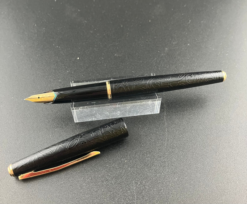 Platinum Engraved Scroll Fountain Pen 18K Gold Soft-Fine Nib