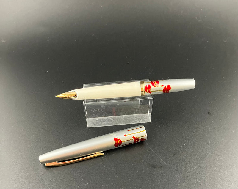 Pilot Pocket Fountain Pen 14K Gold Fine Nib Red Flowers