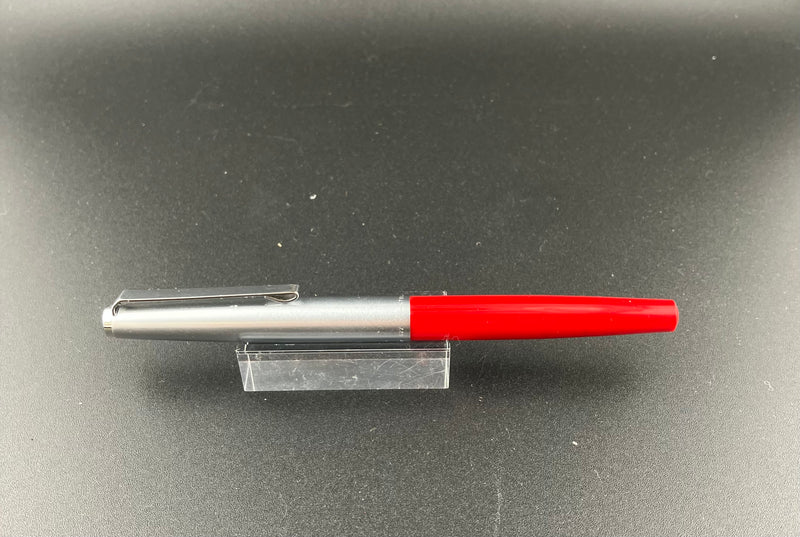 Montblanc No. 622 Junior Fountain Pen 14K Gold Fine Nib Red