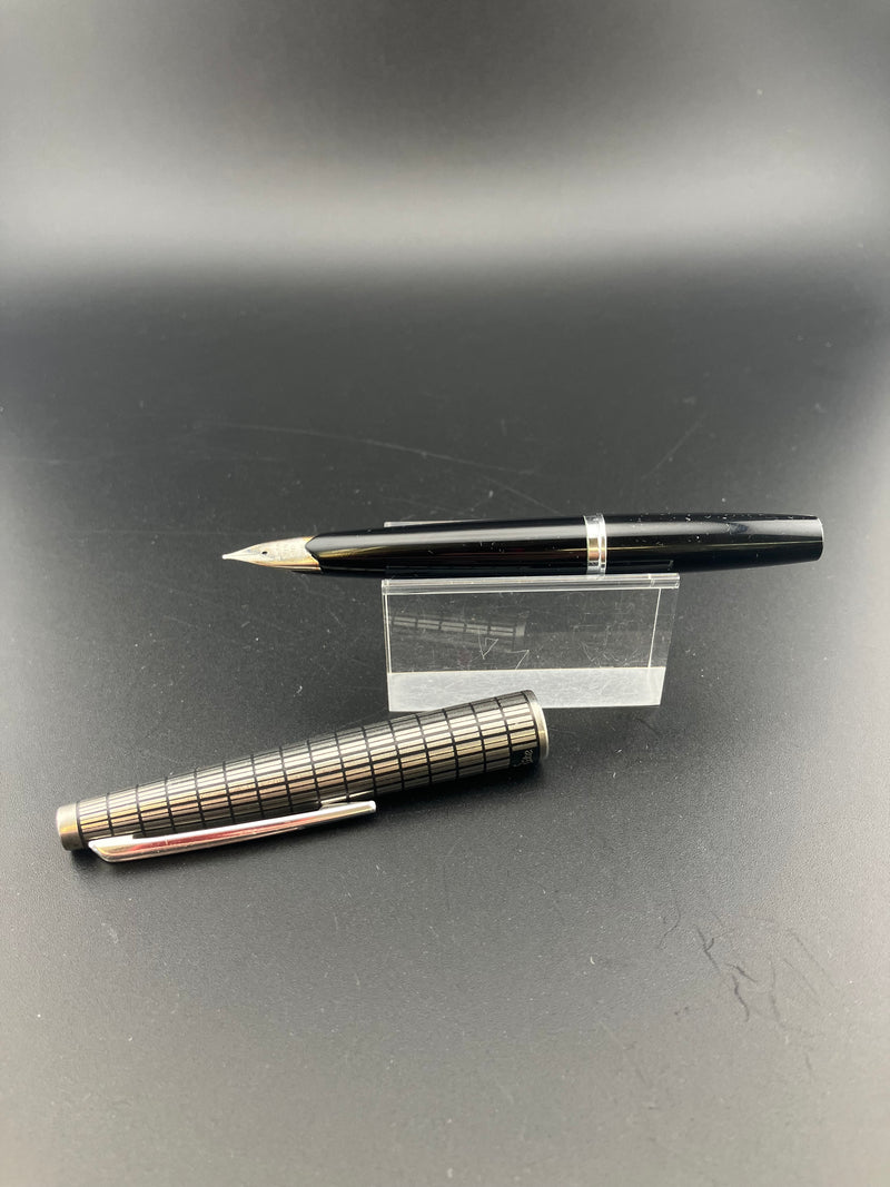 Pilot Elite Pocket Fountain Pen 18K WG Medium Nib Checkered Plaid Aug 13 1978