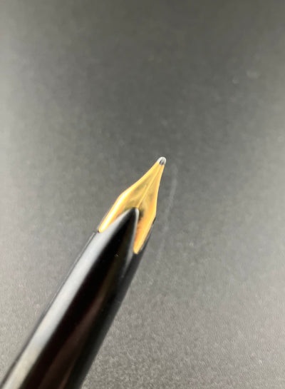 Montblanc Meisterstück No. 12 Fountain Pen 18K Gold Medium Nib Serviced
