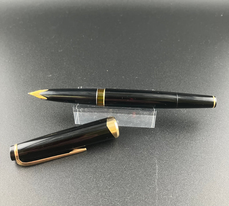 Montblanc Meisterstück No. 12 Fountain Pen 18K Gold Medium Nib Serviced
