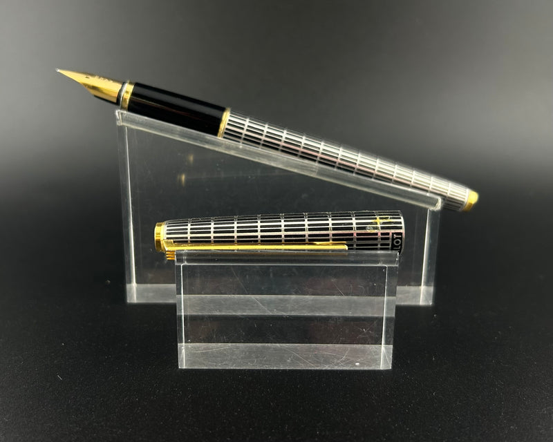 Pilot Deluxe Plaid Photoengraved Overlay Fountain Pen 18K Gold Fine Nib