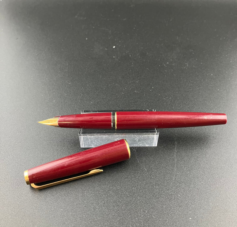 Montblanc 221 Burgundy Cartridge/Converter Fountain Pen 14K Gold Fine Nib Parts or Repair