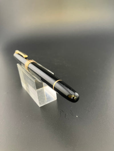 Montblanc Meisterstück No. 144 Classique Fountain Pen 14K Gold Broad Nib W Germany