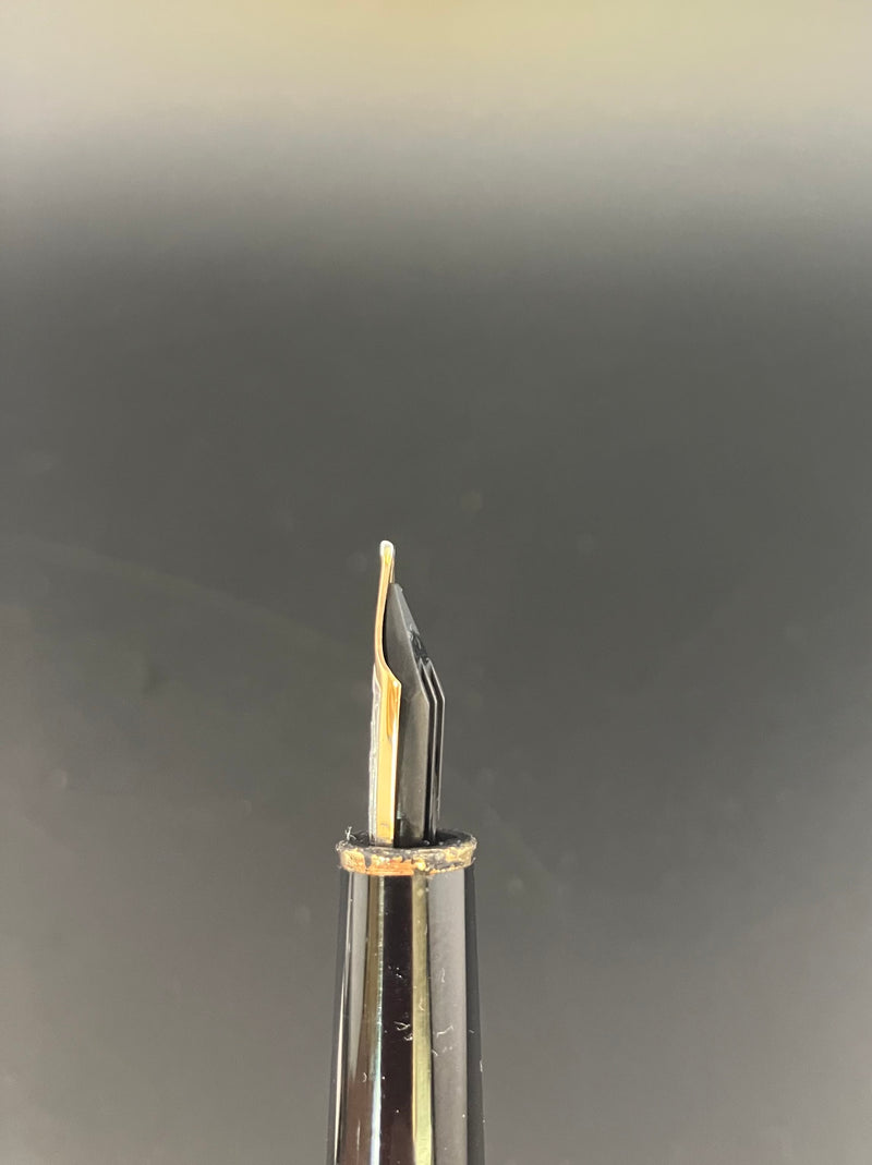 Montblanc Meisterstück No. 144 Classique Fountain Pen 14K Gold Broad Nib W Germany