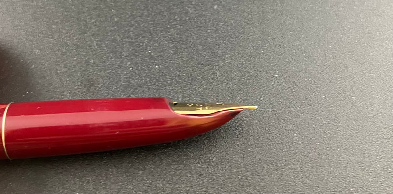 Pilot Lady 18K Gold Fine Nib Fountain Pen Scroll