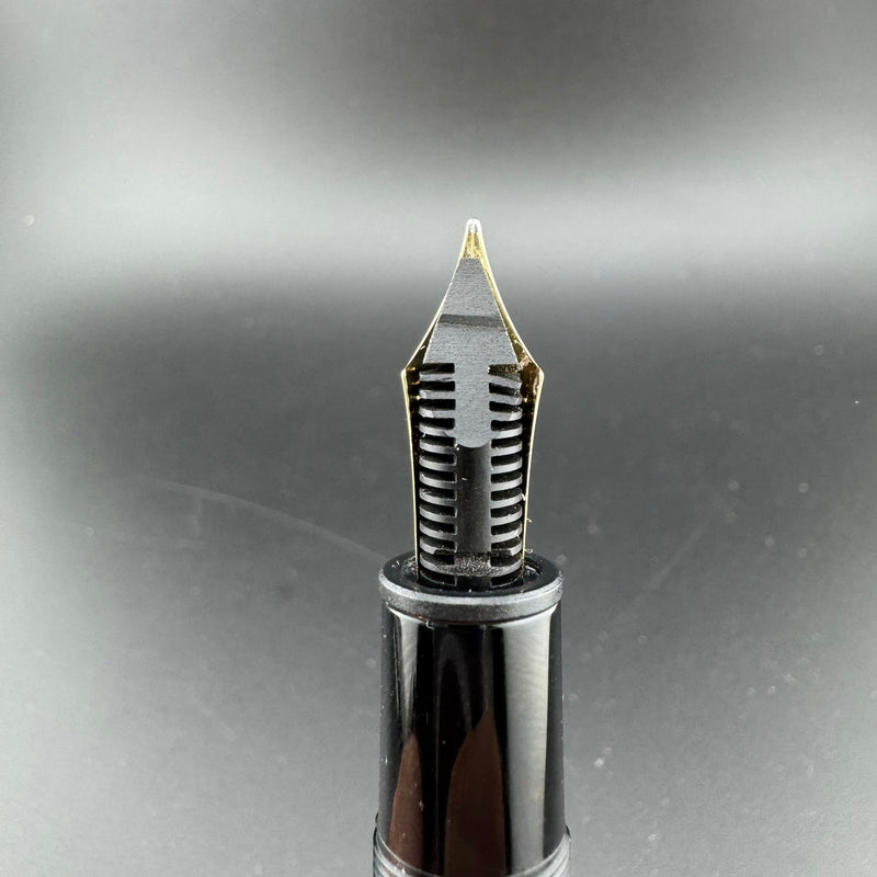 Montblanc Meisterstück No. 146 Fountain Pen 14C Gold Medium Nib Serviced