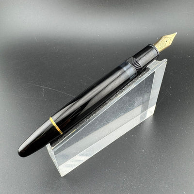 Montblanc Meisterstück No. 146 Fountain Pen 14C Gold Medium Nib Serviced