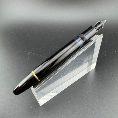 Montblanc Meisterstück No. 146 Fountain Pen 14C Gold Medium Nib Serviced