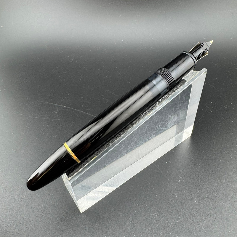 Montblanc Meisterstück No. 146 Fountain Pen 14C Gold Medium Nib Serviced