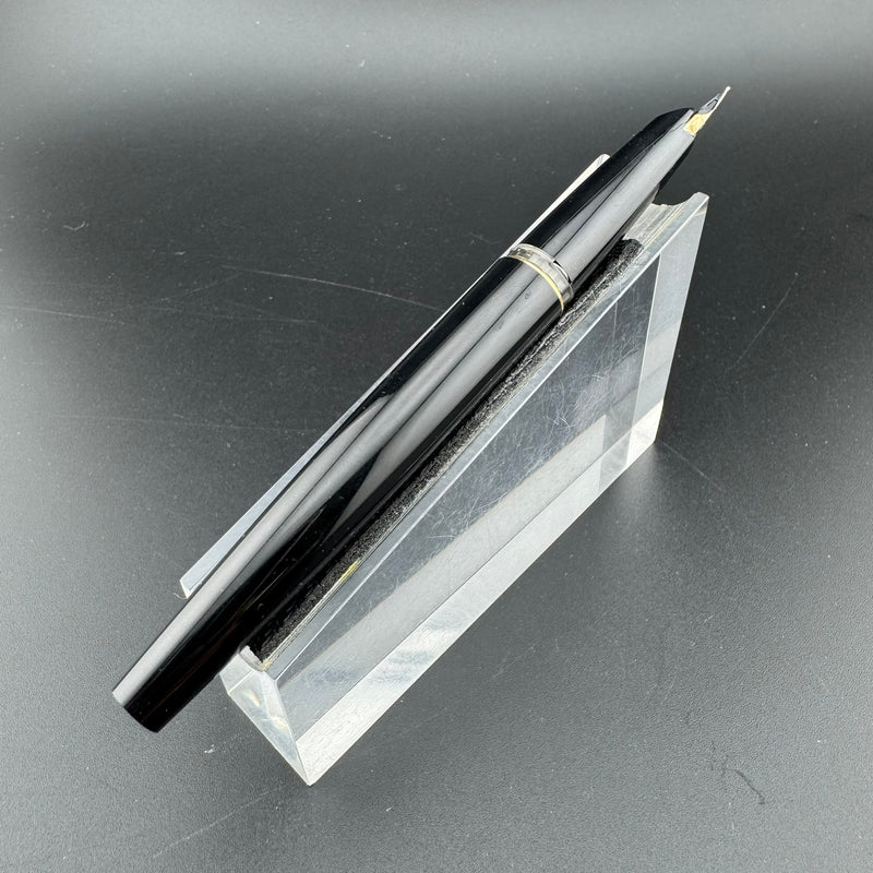 Montblanc Classic No. 221P Fountain Pen 14K Gold Fine Nib