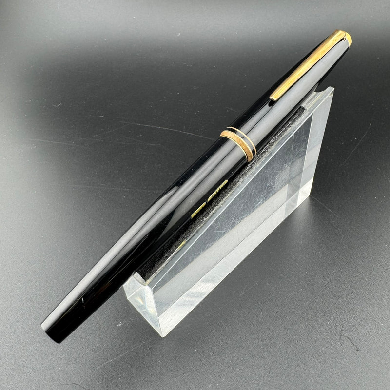 Montblanc Classic No. 221P Fountain Pen 14K Gold Fine Nib