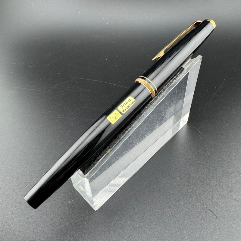 Montblanc Classic No. 221P Fountain Pen 14K Gold Fine Nib