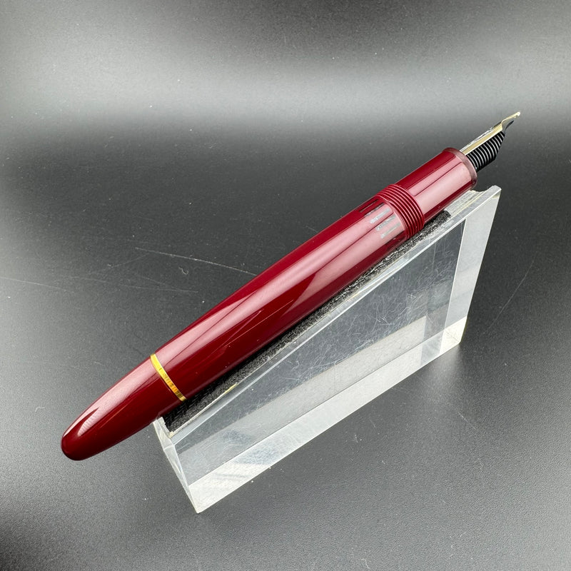 Montblanc Meisterstück No. 146 Burgundy Fountain Pen 14K Gold Medium Nib