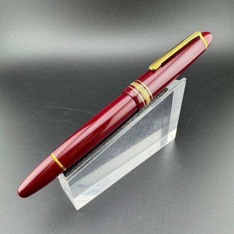 Montblanc Meisterstück No. 146 Burgundy Fountain Pen 14K Gold Medium Nib