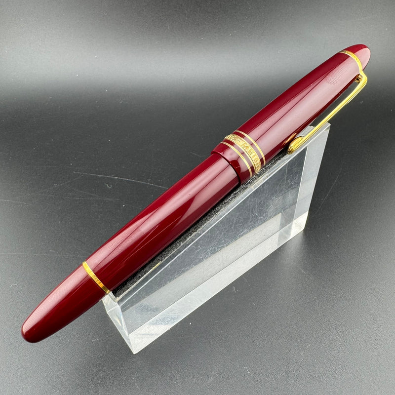 Montblanc Meisterstück No. 146 Burgundy Fountain Pen 14K Gold Medium Nib