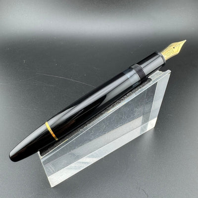 Montblanc Meisterstück No. 146 Fountain Pen 14K Gold Fine Nib Serviced