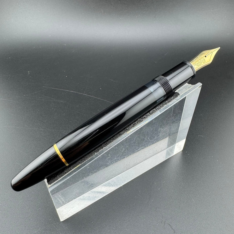 Montblanc Meisterstück No. 146 Fountain Pen 14K Gold Fine Nib Serviced