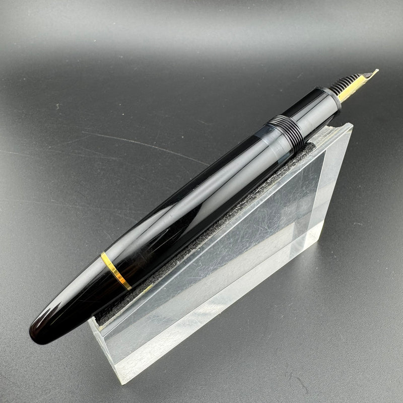 Montblanc Meisterstück No. 146 Fountain Pen 14K Gold Fine Nib Serviced
