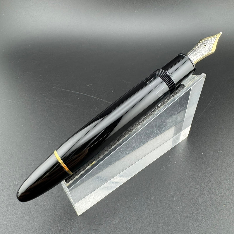 Montblanc Meisterstück No. 149 Fountain Pen 14C Gold Broad Nib Serviced