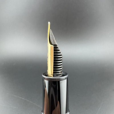 Montblanc Meisterstück No. 146 Fountain Pen 14K Gold Fine Nib Serviced
