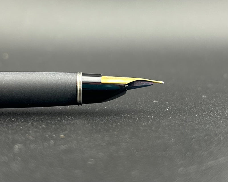 Pilot Custom Grandee Matt Black Fountain Pen 18K Gold Medium Nib Hand Hammered