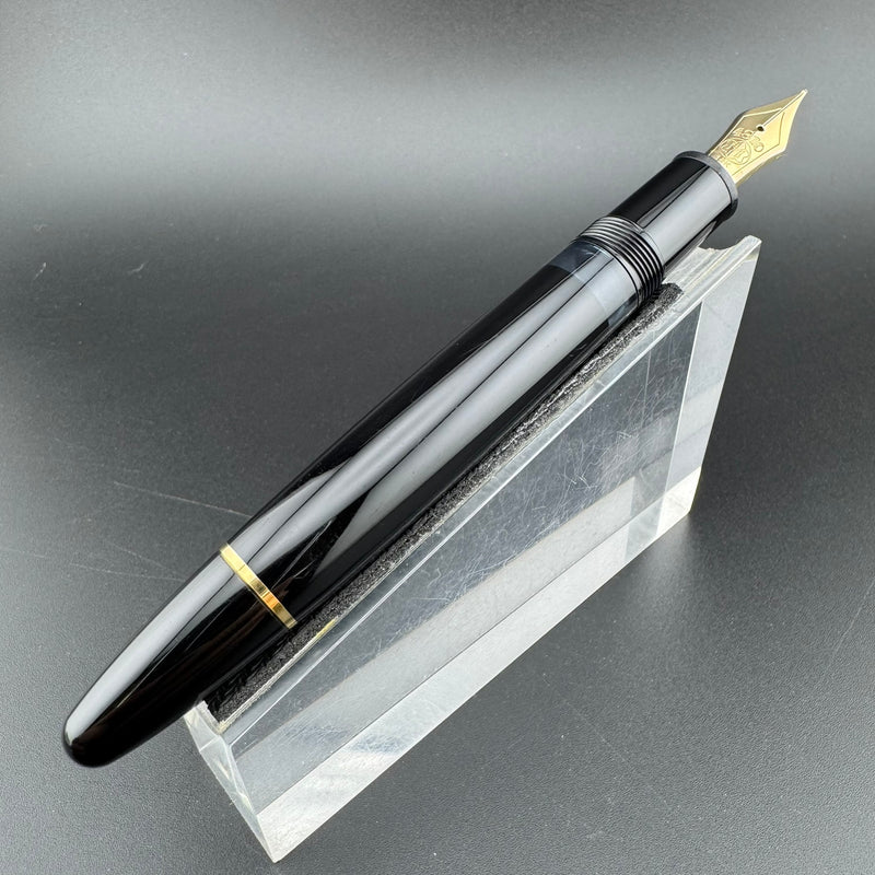Montblanc Meisterstück No. 146 Fountain Pen 14K Gold Fine Nib Serviced