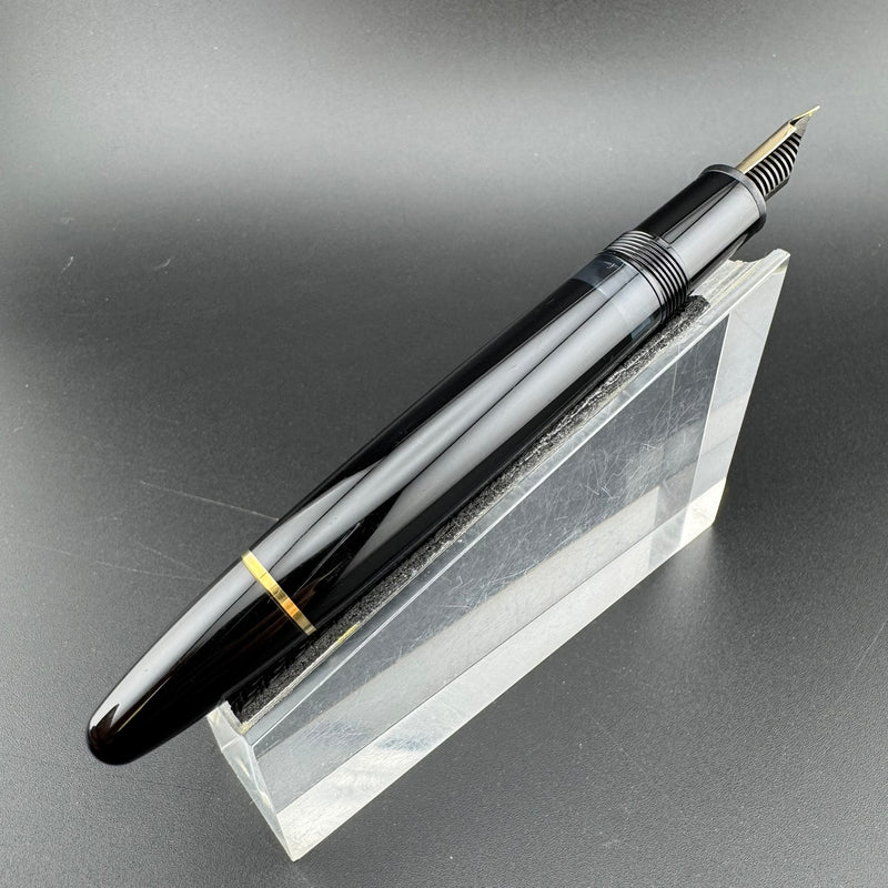 Montblanc Meisterstück No. 146 Fountain Pen 14K Gold Fine Nib Serviced
