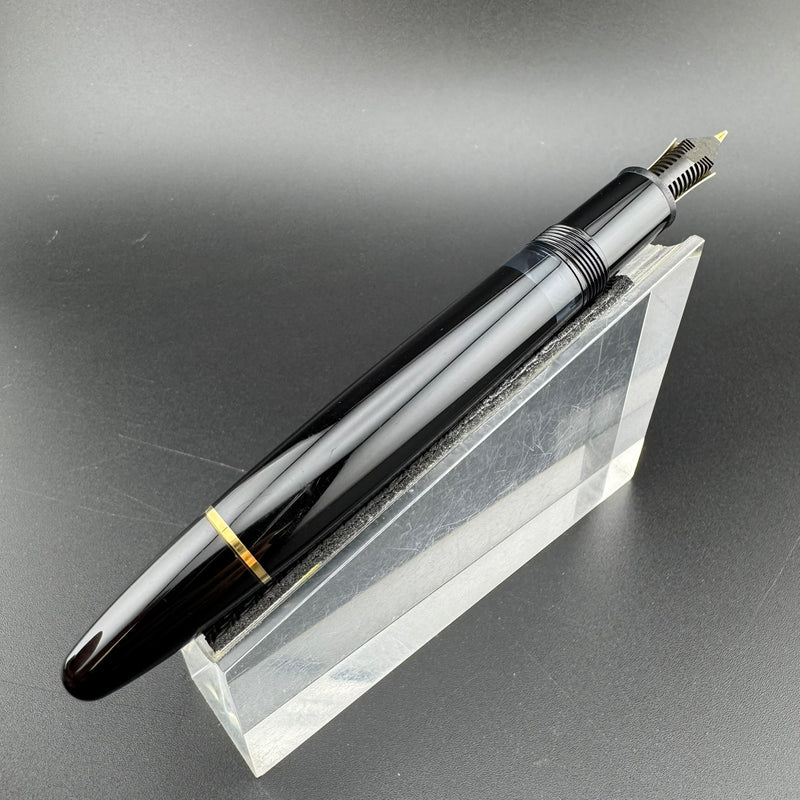 Montblanc Meisterstück No. 146 Fountain Pen 14K Gold Fine Nib Serviced