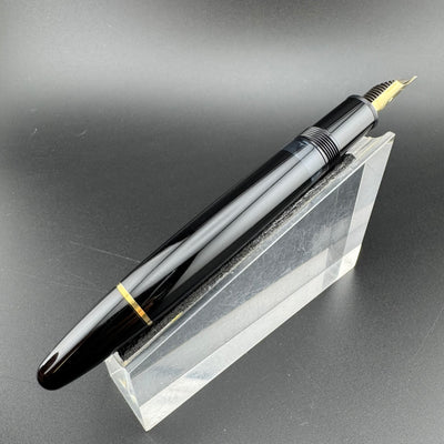 Montblanc Meisterstück No. 146 Fountain Pen 14K Gold Fine Nib Serviced