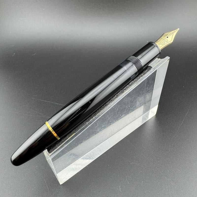 Montblanc Meisterstück No. 146 Fountain Pen 14K Gold Fine Nib Serviced